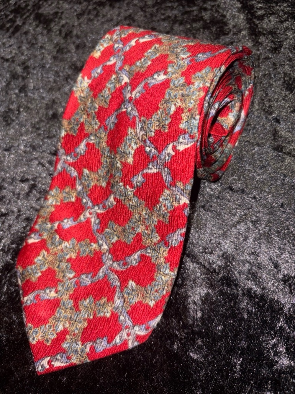 Claiborne Necktie Red Baroque Lattice Silk Vintage One Size EUC